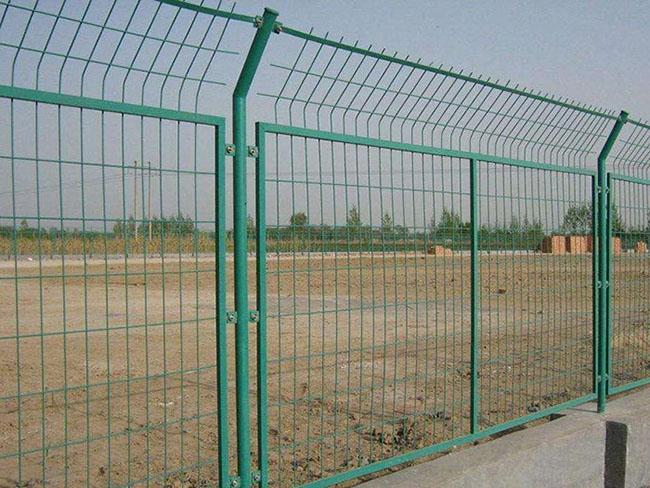 公路護(hù)欄網(wǎng)案例